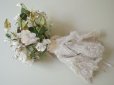 画像3: アンティーク レースに包まれた結婚式の花嫁のブーケ (3)