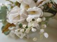画像5: アンティーク レースに包まれた結婚式の花嫁のブーケ (5)