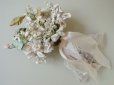 画像2: アンティーク レースに包まれた結婚式の花嫁のブーケ (2)