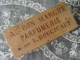 画像1: アンティーク  ボンマルシェ 香水瓶の木箱 PARFUMERIE-AU BON MARCHE PARIS- (1)