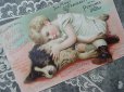 画像1: アンティーク パフュームカード 犬と寄り添う少女 HOYT'S GERMAN COLOGNE-E.W.HOYT&CO.- (1)