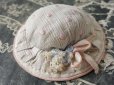 画像1: アンティークドール用 ピンクの水玉刺繍 コサージュ付きハット (1)