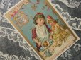 画像1: 1889年 アンティーク クロモ 人形と遊ぶ少女 NO.5 LA DINETTE-LIEBIG- (1)