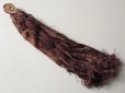 画像2: 19世紀末 アンティーク 栗色のシルク糸束 木製タグ付き 36束 (2)