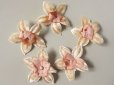 画像2: アンティーク ピンクベージュの花のコサージュ 10輪 ベルベット (2)