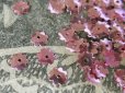 画像2: アンティーク  メタル製 ピンクの花のスパンコール 5mm  (2)