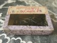 画像1: アンティーク エパングル入り 鈴蘭の硝子の蓋の紙箱  EPINGLES DE SURETE ACIER LA CIGALE (1)
