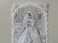 画像2: 1870年 アンティーク  ホーリーカード コミュニオンドレスの少女  (2)
