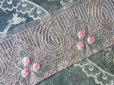画像1: アンティーク アールデコ  薔薇の刺繍入りレース スモーキーピンク 1.89m (1)
