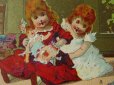 画像3: アンティーク クロモ 人形の身繕いをする少女たち TOILETTE DE LA POUPEE-CHOCOLAT GUERIN BOUTRON- (3)